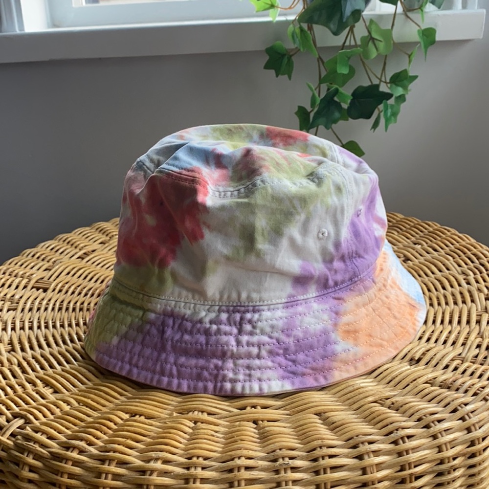 Abercrombie & Fitch tie dye bucket hat
